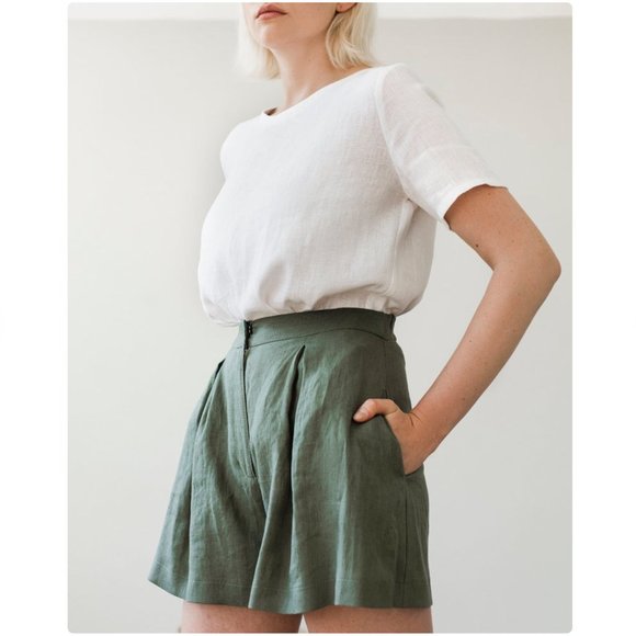 Handmade High-Waisted Linen Shorts - Picture 2 of 4